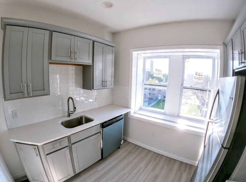 3 bed, 1 bath apartment for rent at 608 Shawmut Ave Unit 3, South End — photo 4 of 22