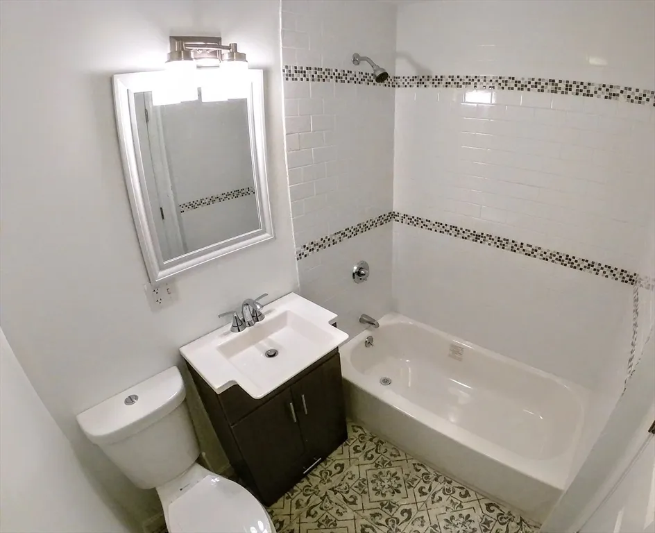 3 bed, 1 bath apartment for rent at 608 Shawmut Ave Unit 3, South End — photo 17 of 22
