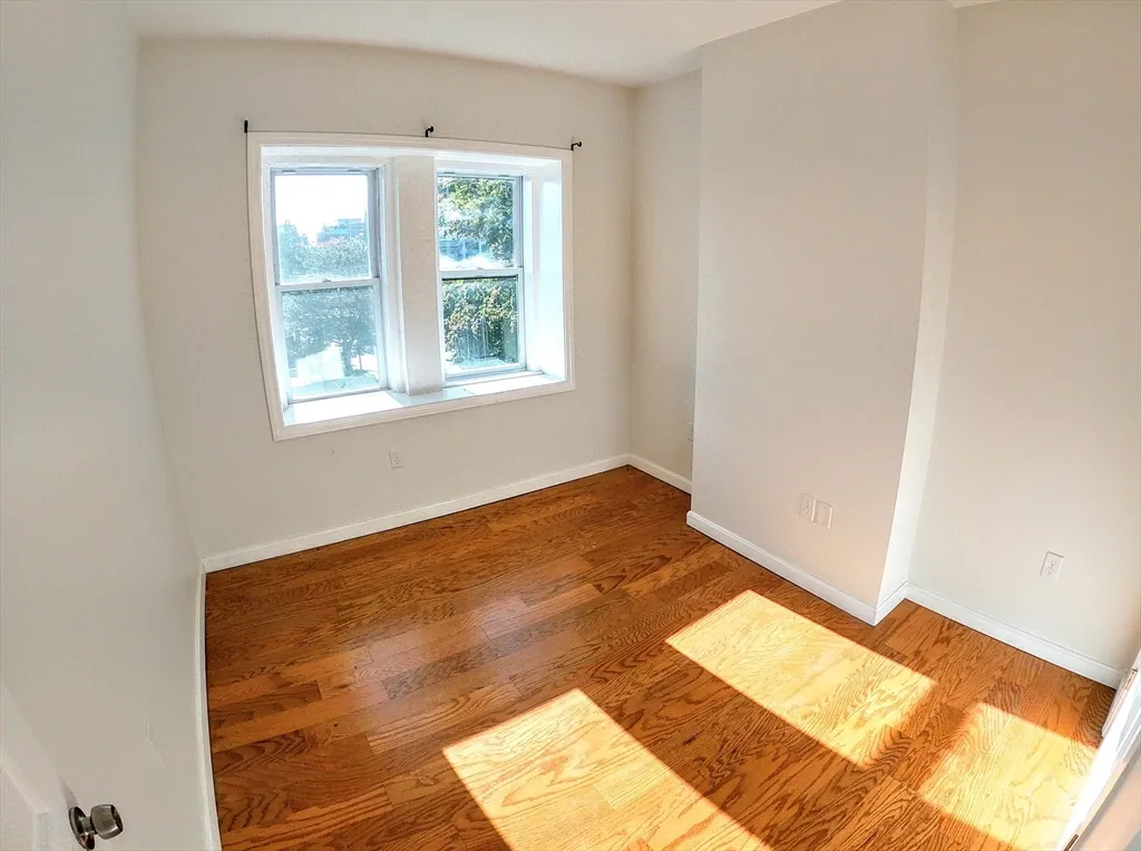 3 bed, 1 bath apartment for rent at 608 Shawmut Ave Unit 3, South End — photo 5 of 22
