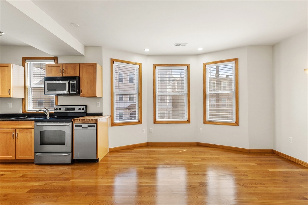 2 bed, 1 bath apartment for rent at 609 Dorchester Ave Unit R1, South Boston