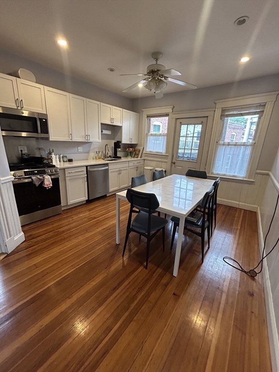 2 bed, 1 bath apartment for rent at 609 Centre St Unit 3, Jamaica Plain — photo 5 of 17