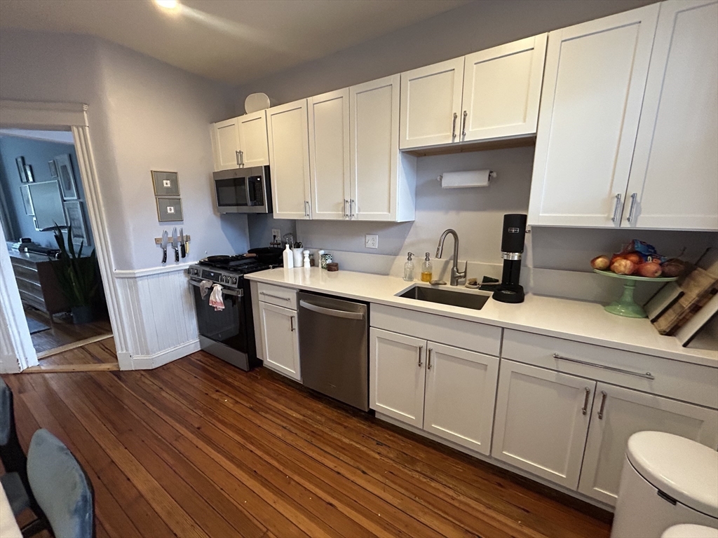 2 bed, 1 bath apartment for rent at 609 Centre St Unit 3, Jamaica Plain — photo 4 of 17