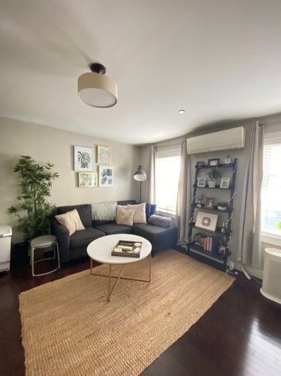 1 bed, 1 bath apartment for rent at 609 E 2nd St Unit 1, South Boston — photo 2 of 7