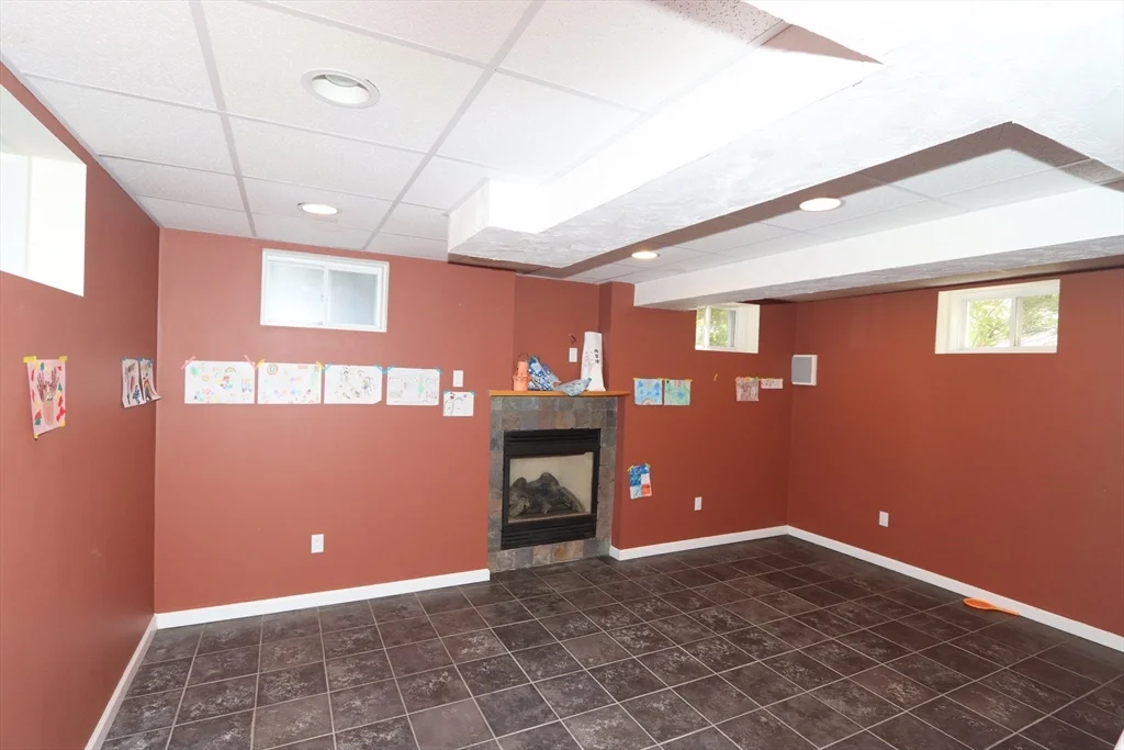 4 bed, 3 bath apartment for rent at 61 Baker St Unit 61, Belmont — photo 24 of 32