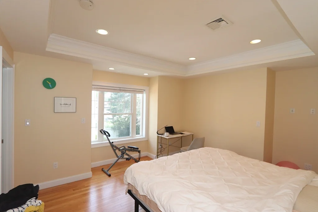 4 bed, 3 bath apartment for rent at 61 Baker St Unit 61, Belmont — photo 12 of 32