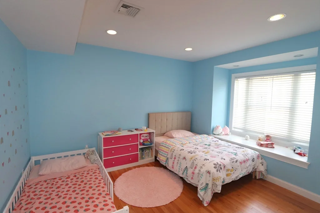 4 bed, 3 bath apartment for rent at 61 Baker St Unit 61, Belmont — photo 17 of 32