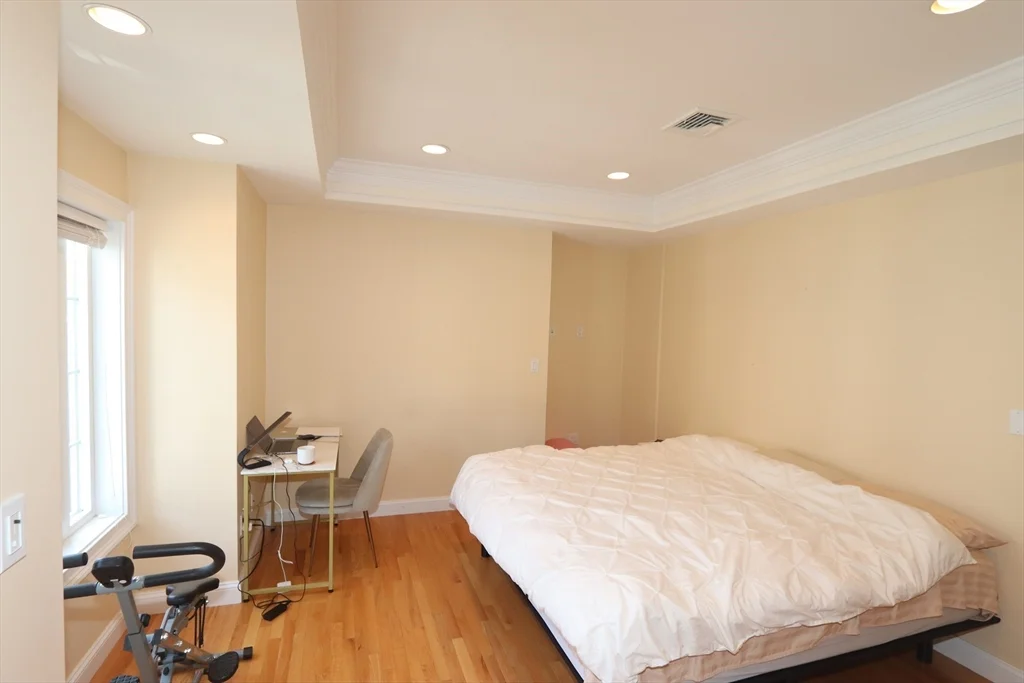 4 bed, 3 bath apartment for rent at 61 Baker St Unit 61, Belmont — photo 11 of 32