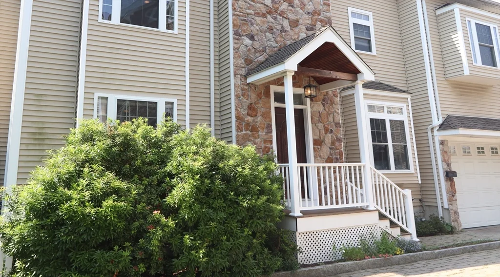 4 bed, 3 bath apartment for rent at 61 Baker St Unit 61, Belmont — photo 2 of 32