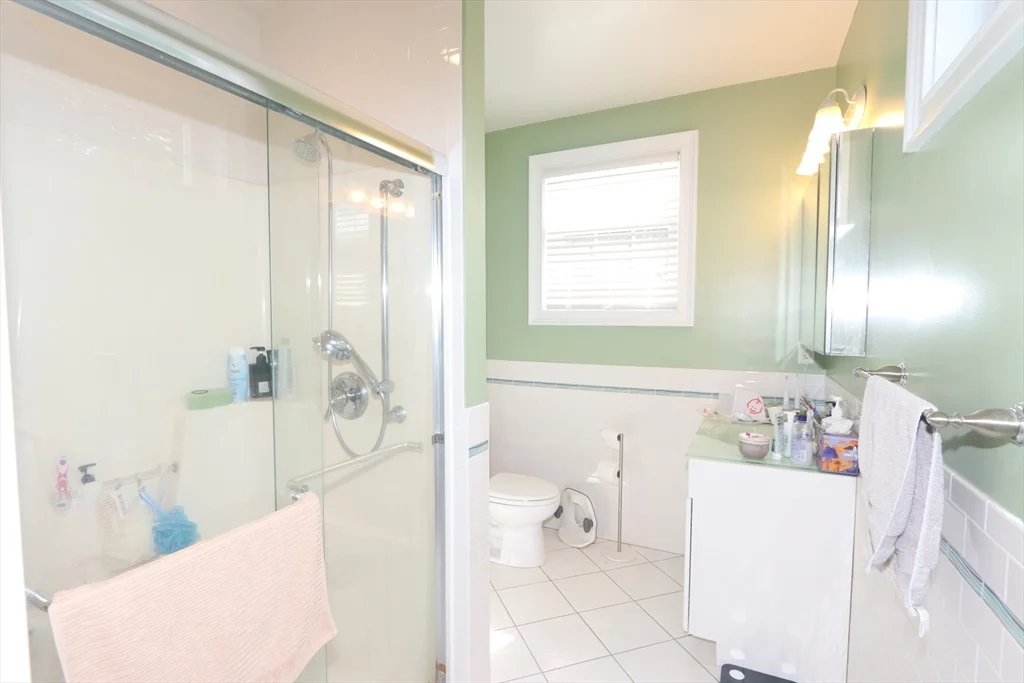 4 bed, 3 bath apartment for rent at 61 Baker St Unit 61, Belmont — photo 15 of 32