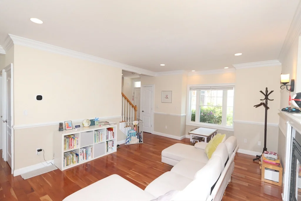 4 bed, 3 bath apartment for rent at 61 Baker St Unit 61, Belmont — photo 5 of 32