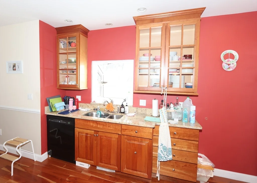 4 bed, 3 bath apartment for rent at 61 Baker St Unit 61, Belmont — photo 7 of 32