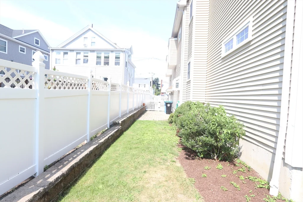 4 bed, 3 bath apartment for rent at 61 Baker St Unit 61, Belmont — photo 30 of 32