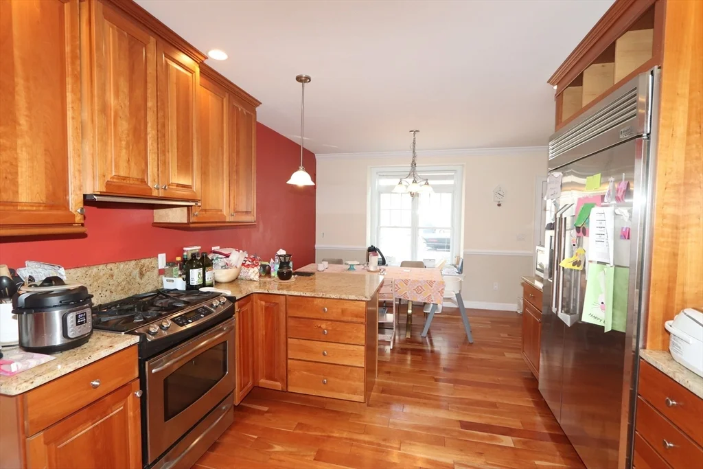 4 bed, 3 bath apartment for rent at 61 Baker St Unit 61, Belmont — photo 6 of 32