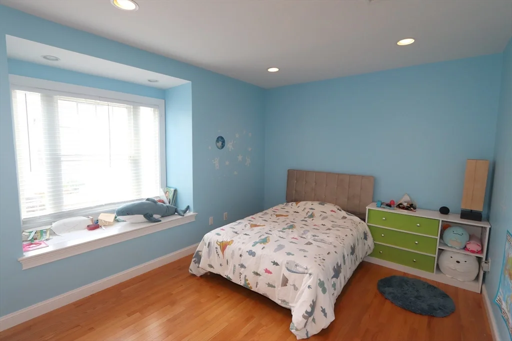 4 bed, 3 bath apartment for rent at 61 Baker St Unit 61, Belmont — photo 16 of 32