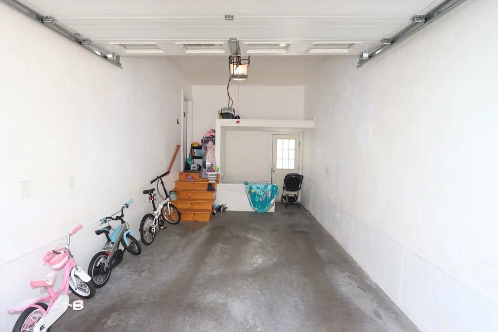 4 bed, 3 bath apartment for rent at 61 Baker St Unit 61, Belmont — photo 28 of 32