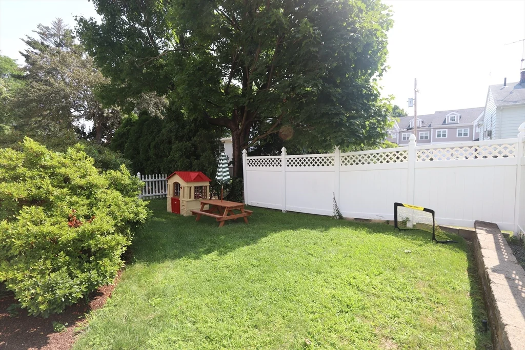 4 bed, 3 bath apartment for rent at 61 Baker St Unit 61, Belmont — photo 31 of 32