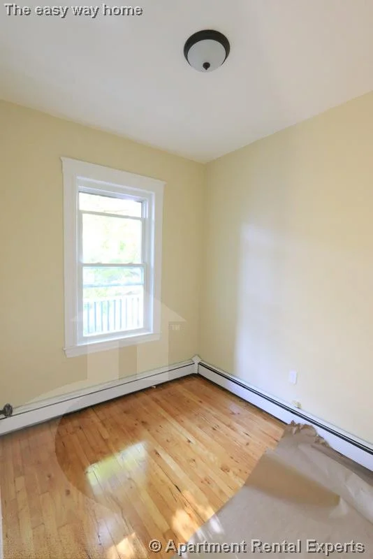 3 bed, 1 bath apartment for rent at 61 Bishop Allen Dr Unit 4, Central Square — photo 3 of 17