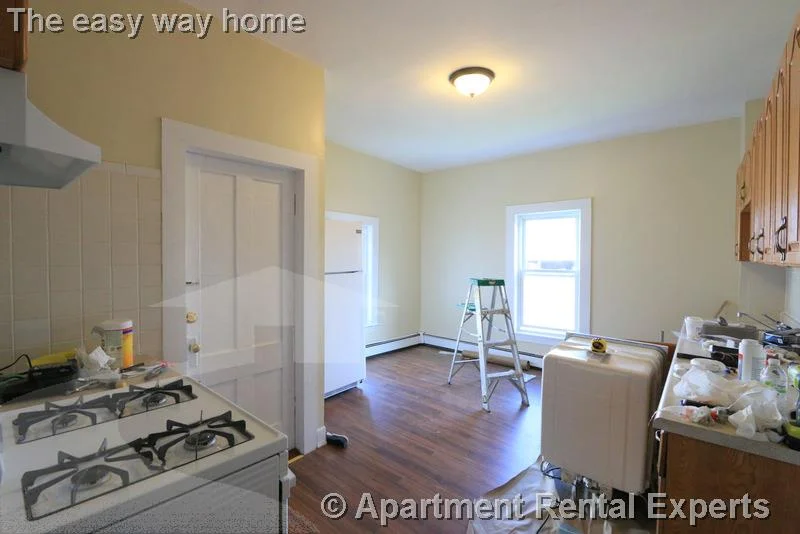 3 bed, 1 bath apartment for rent at 61 Bishop Allen Dr Unit 4, Central Square — photo 10 of 17
