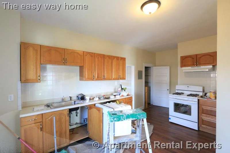 3 bed, 1 bath apartment for rent at 61 Bishop Allen Dr Unit 4, Central Square — photo 12 of 17