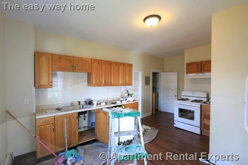 3 bed, 1 bath apartment for rent at 61 Bishop Allen Dr Unit 4, Central Square — photo 11 of 17