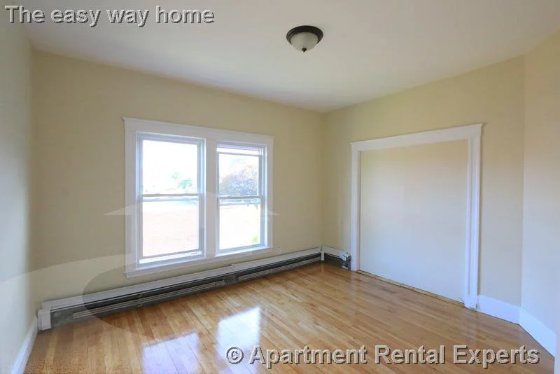 3 bed, 1 bath apartment for rent at 61 Bishop Allen Dr Unit 4, Central Square — photo 4 of 17