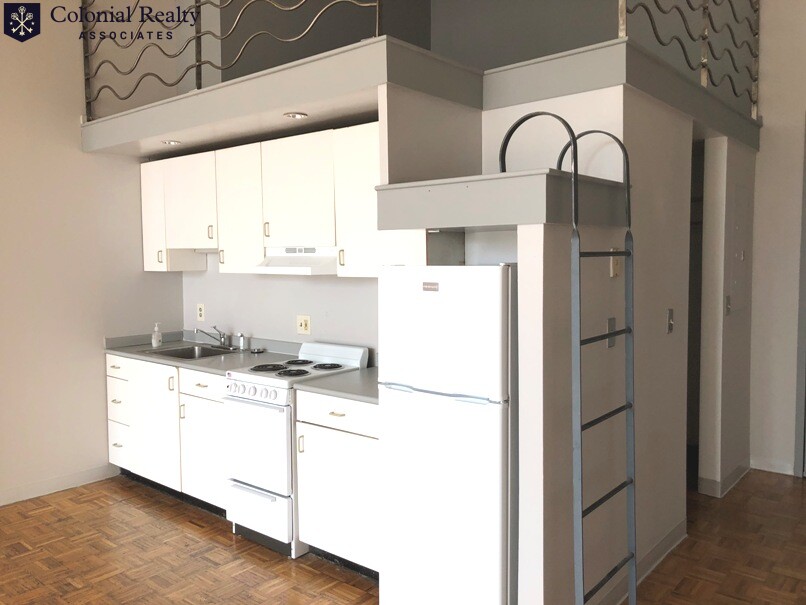 Studio bed, 1 bath apartment for rent at 61 Brookline Ave Unit 307, Fenway — photo 6 of 16