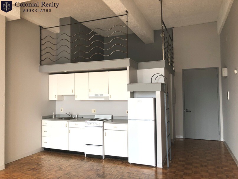 Studio bed, 1 bath apartment for rent at 61 Brookline Ave Unit 307, Fenway — photo 5 of 16