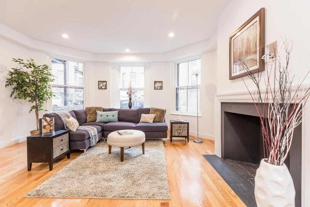 Studio bed, 1 bath apartment for rent at 61 Commonwealth Ave Unit 2, Back Bay — photo 2 of 11