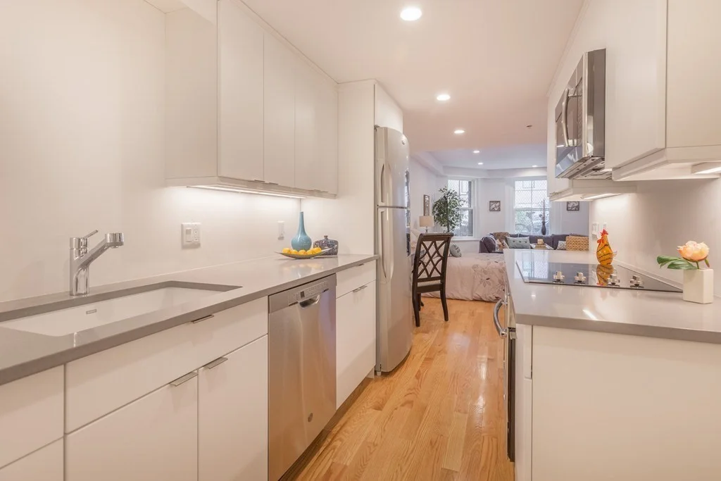 Studio bed, 1 bath apartment for rent at 61 Commonwealth Ave Unit 2, Back Bay — photo 9 of 11