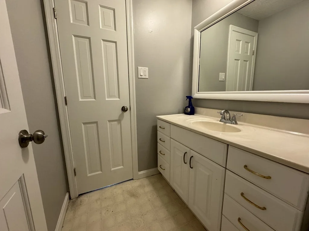 2 bed, 1 bath apartment for rent at 61 Constitution Unit 61, Methuen — photo 13 of 20