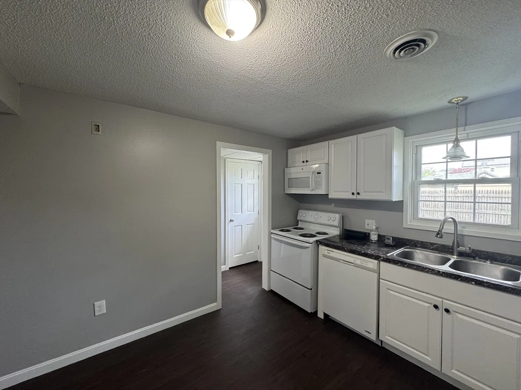 2 bed, 1 bath apartment for rent at 61 Constitution Unit 61, Methuen — photo 7 of 20