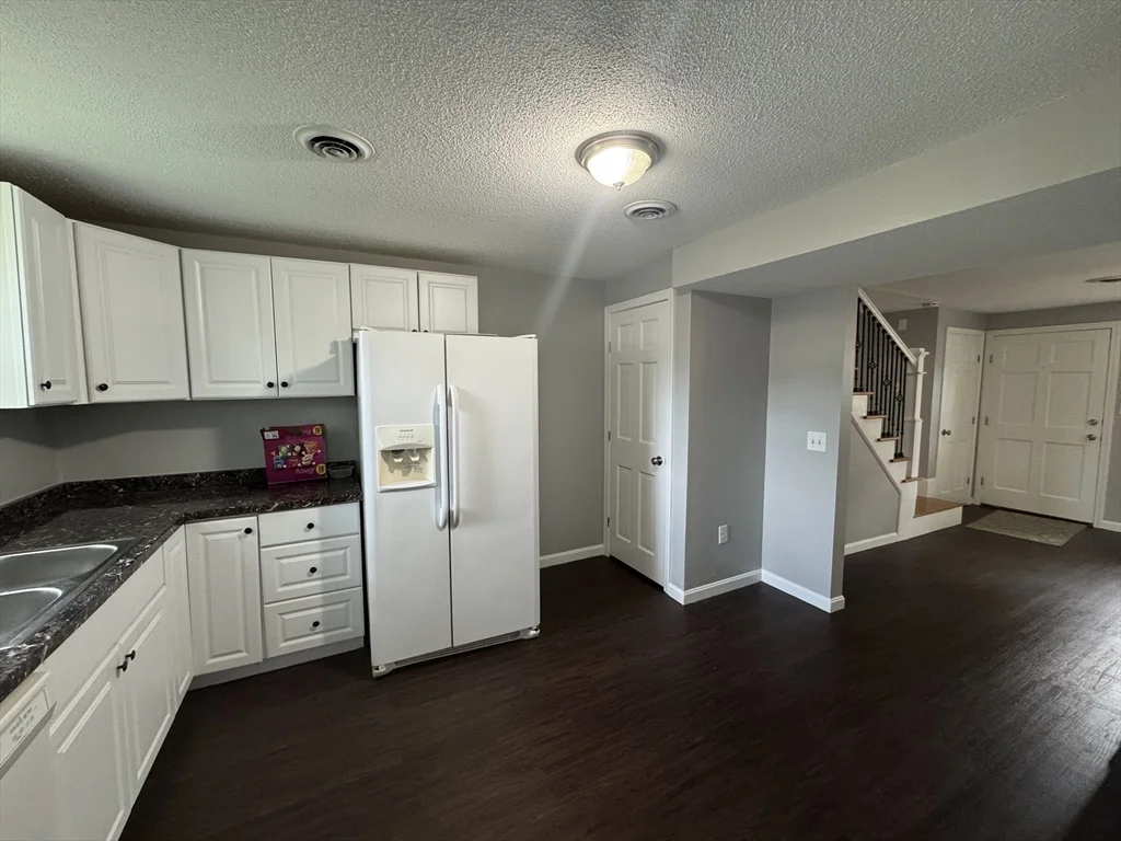 2 bed, 1 bath apartment for rent at 61 Constitution Unit 61, Methuen — photo 4 of 20