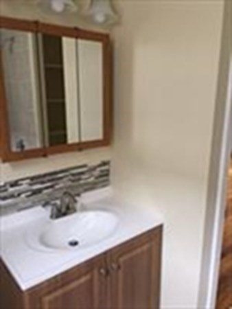 3 bed, 1 bath apartment for rent at 61 Cottage St Unit 2, Chelsea — photo 3 of 8