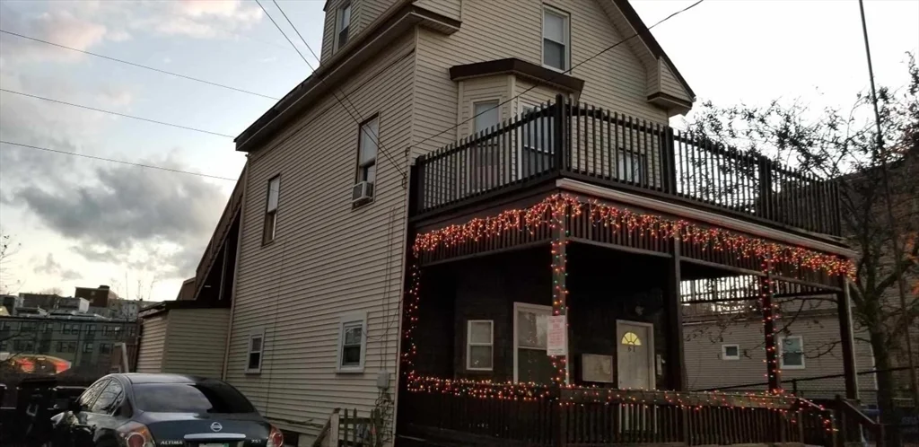 1 bed, 1 bath apartment for rent at 61 Crescent Ave Unit 4, Chelsea