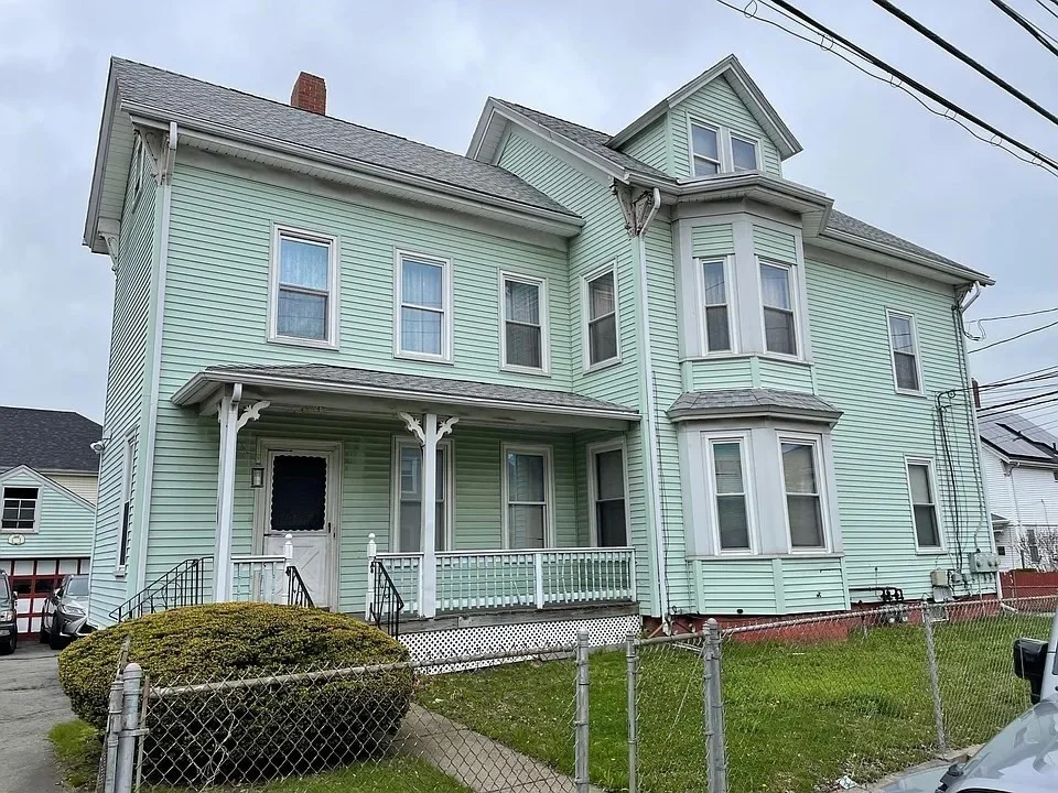 2 bed, 1 bath apartment for rent at 61 Cushing St Unit 1, Waltham — photo 1 of 14