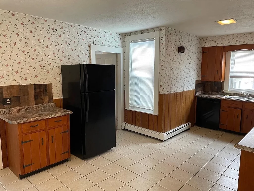 2 bed, 1 bath apartment for rent at 61 Cushing St Unit 1, Waltham — photo 4 of 14