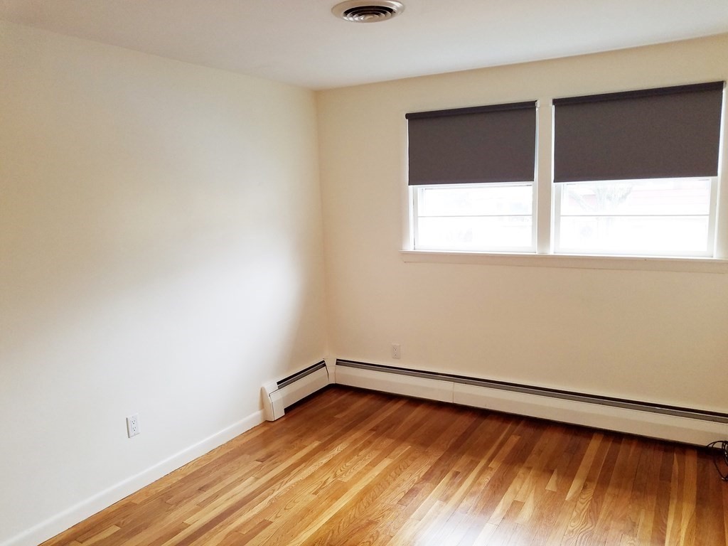 3 bed, 2 bath apartment for rent at 61 Cypress Rd Unit House, Milton — photo 7 of 10