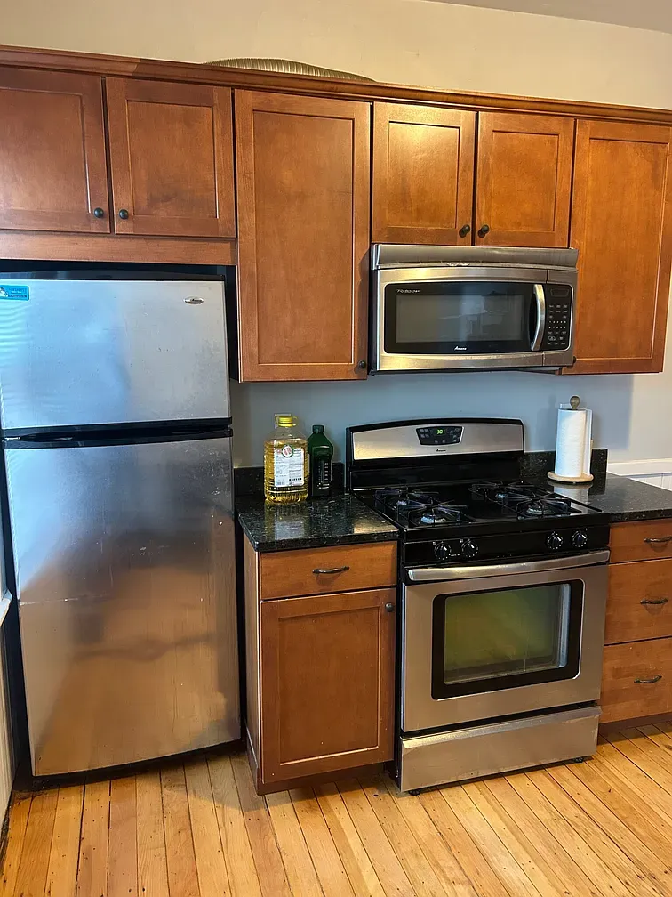 4 bed, 1 bath apartment for rent at 61 Frederick Ave Unit 2, South Medford — photo 2 of 20