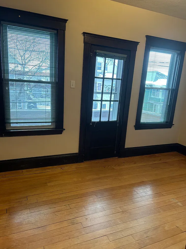 4 bed, 1 bath apartment for rent at 61 Frederick Ave Unit 2, South Medford — photo 15 of 20