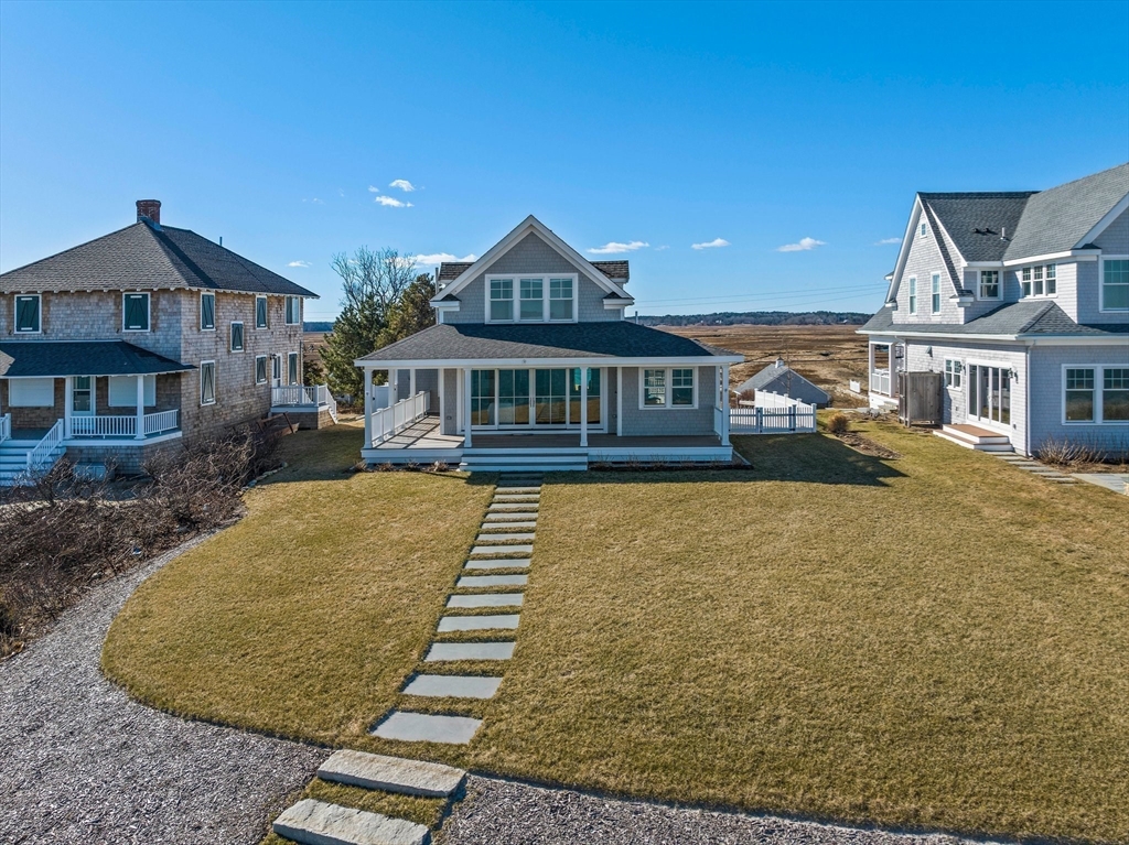 3 bed, 2 bath apartment for rent at 61 Gurnet Rd, Duxbury — photo 1 of 41
