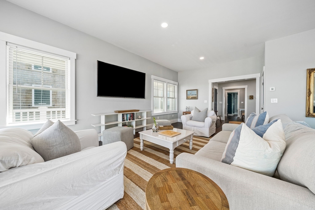 3 bed, 2 bath apartment for rent at 61 Gurnet Rd, Duxbury — photo 8 of 41