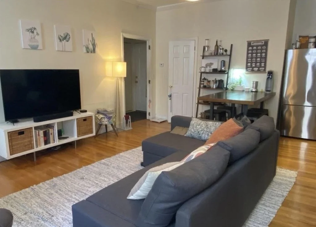 1 bed, 1 bath apartment for rent at 61 Hancock St Unit 5, Beacon Hill — photo 2 of 12