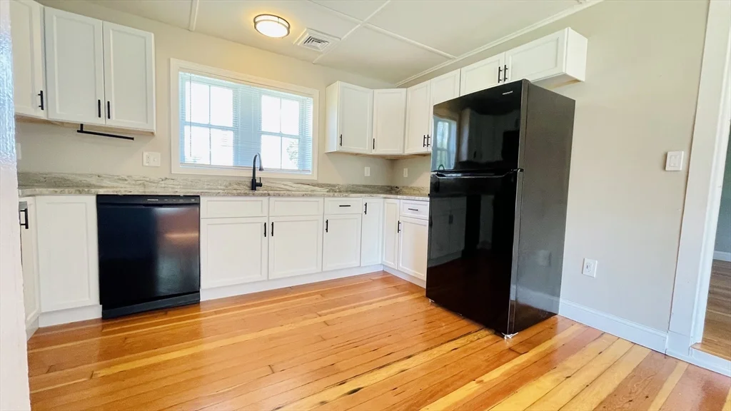 3 bed, 1 bath apartment for rent at 61 Hastings Rd Unit 2, Southwick — photo 8 of 36