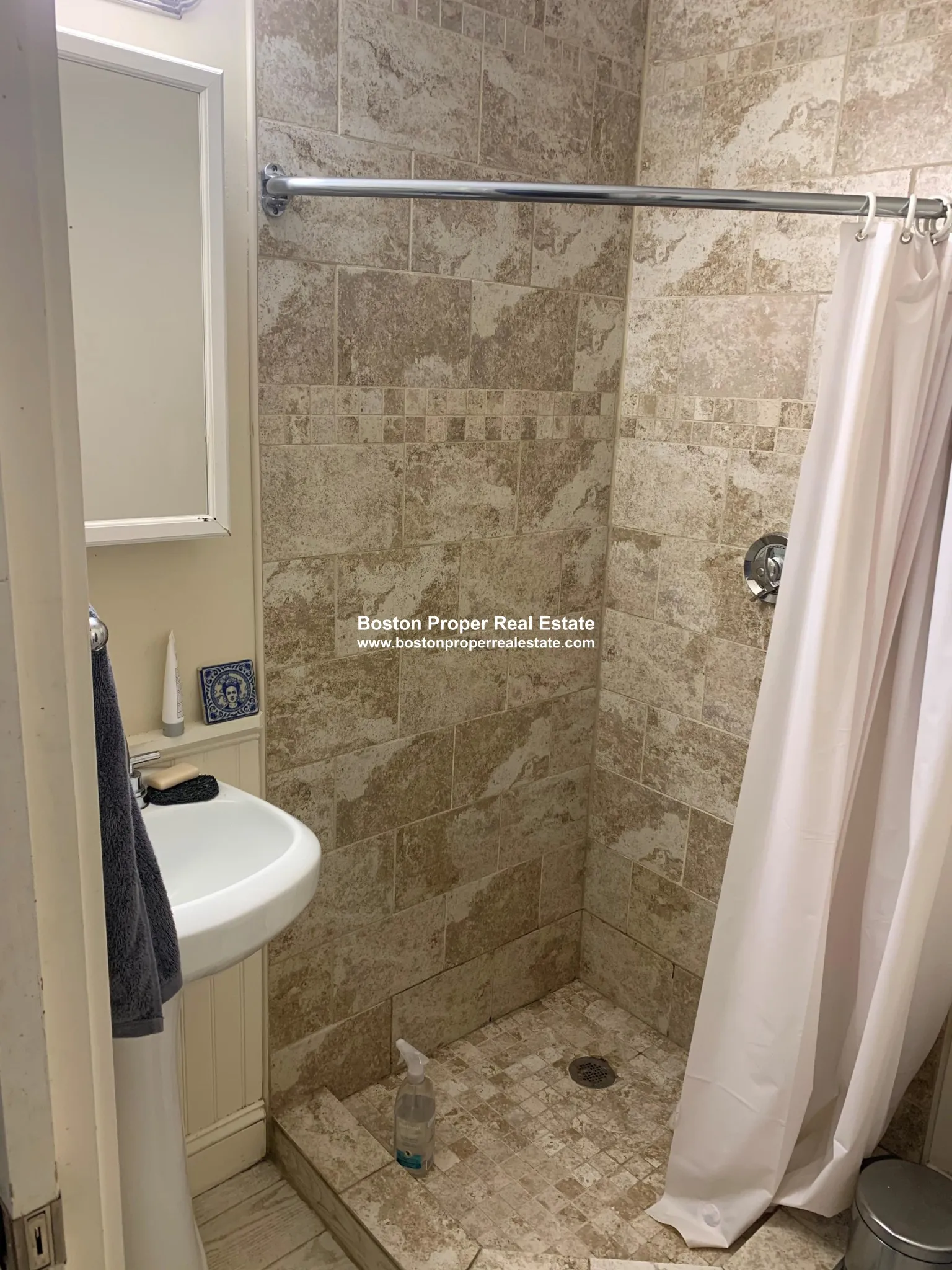 1 bed, 1 bath apartment for rent at 61 Joy St Unit 1, Beacon Hill — photo 4 of 7