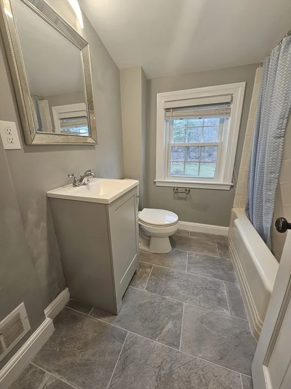 4 bed, 2 bath apartment for rent at 61 Ledgewood Rd, Greenlodge — photo 15 of 23