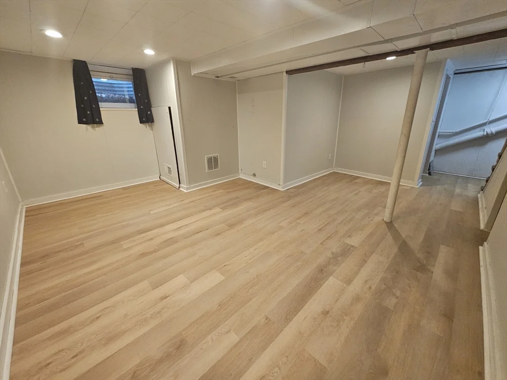 4 bed, 2 bath apartment for rent at 61 Ledgewood Rd, Greenlodge — photo 16 of 23
