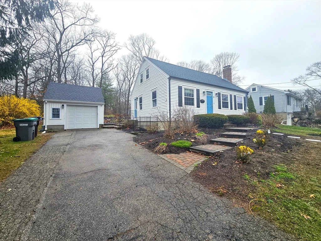 4 bed, 2 bath apartment for rent at 61 Ledgewood Rd, Greenlodge — photo 1 of 23