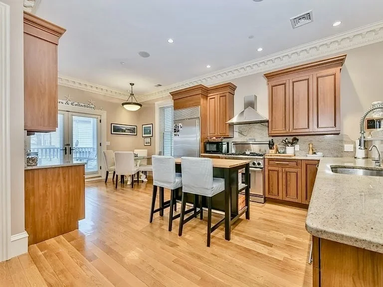3 bed, 2 bath apartment for rent at 61 M Unit 1, South Boston — photo 2 of 15
