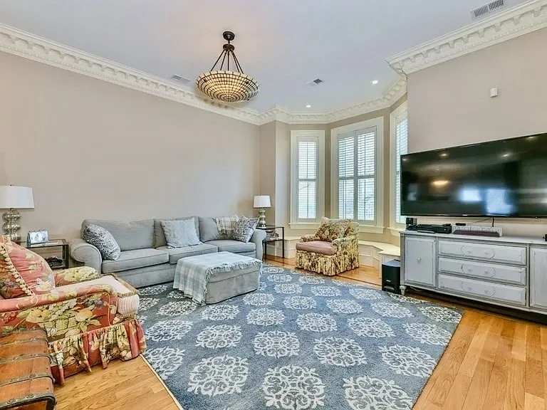 3 bed, 2 bath apartment for rent at 61 M Unit 1, South Boston — photo 8 of 15