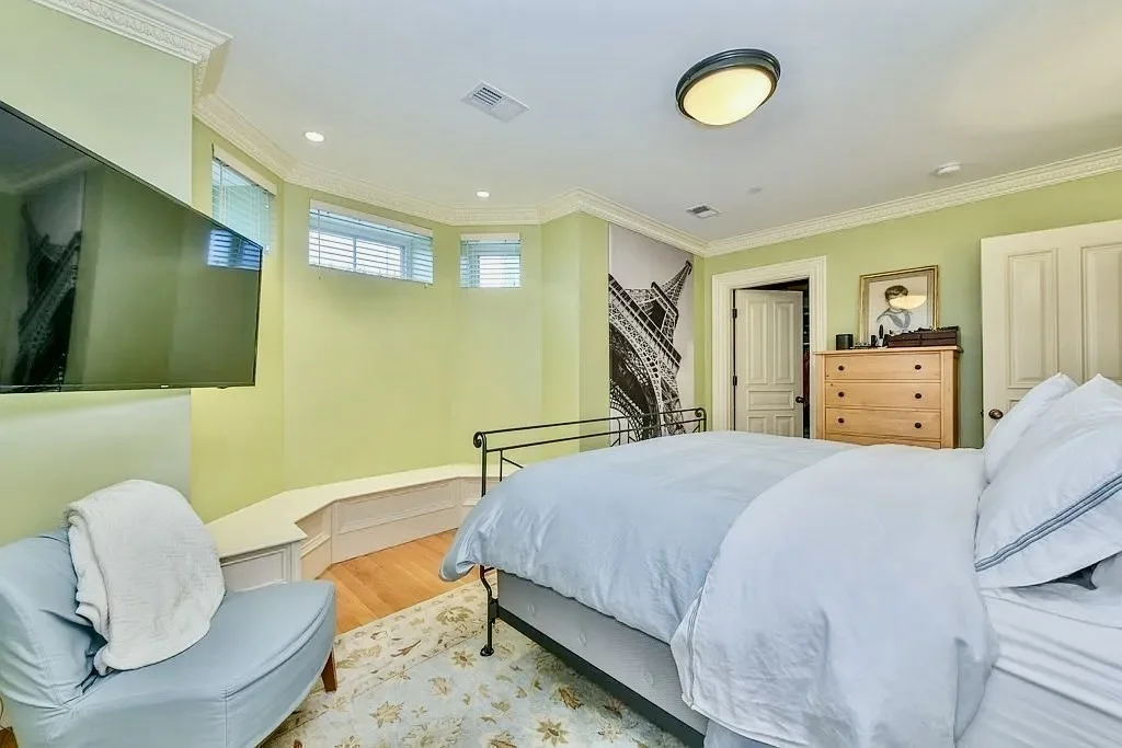 3 bed, 2 bath apartment for rent at 61 M Unit 1, South Boston — photo 13 of 15